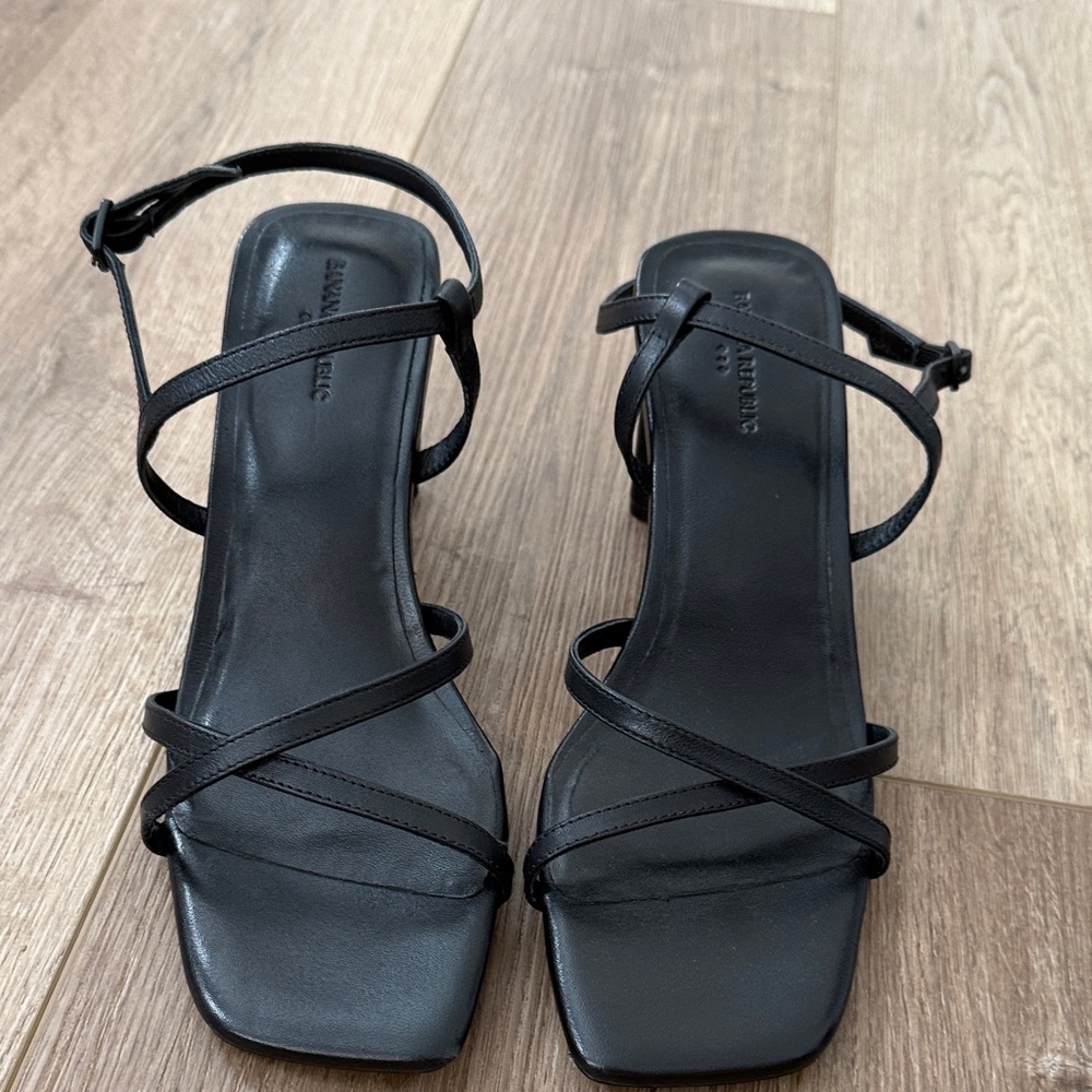 NWOT Banana Republic Elegant Black Strappy leather heeled Sandals